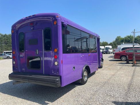 Used 2015 Chevrolet Express 4500 w/ Shuttle Bus Package RWD image 7
