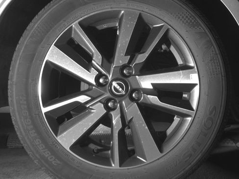 Used 2025 Nissan Versa SV image 15