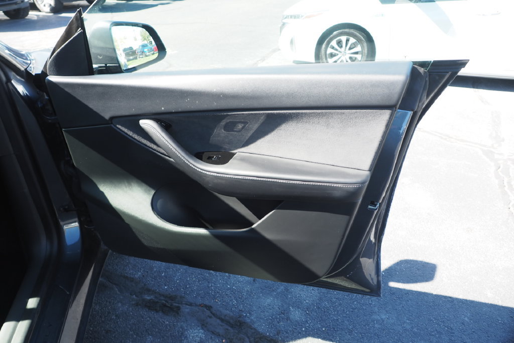 Used 2021 Tesla Model Y Long Range AWD/4WD image 21