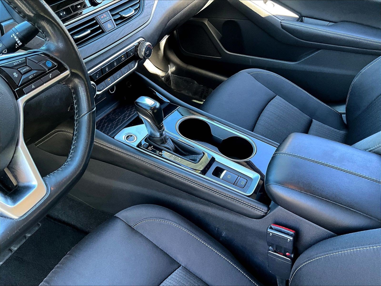 Used 2024 Nissan Altima 2.5 SV w/ SV Premium Package FWD image 18