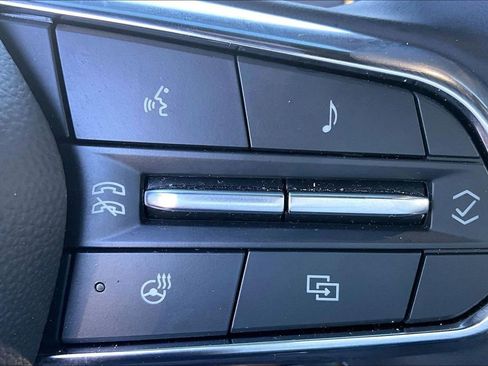 Used 2025 Chevrolet Equinox LT w/ Safety and Technology Package image 11