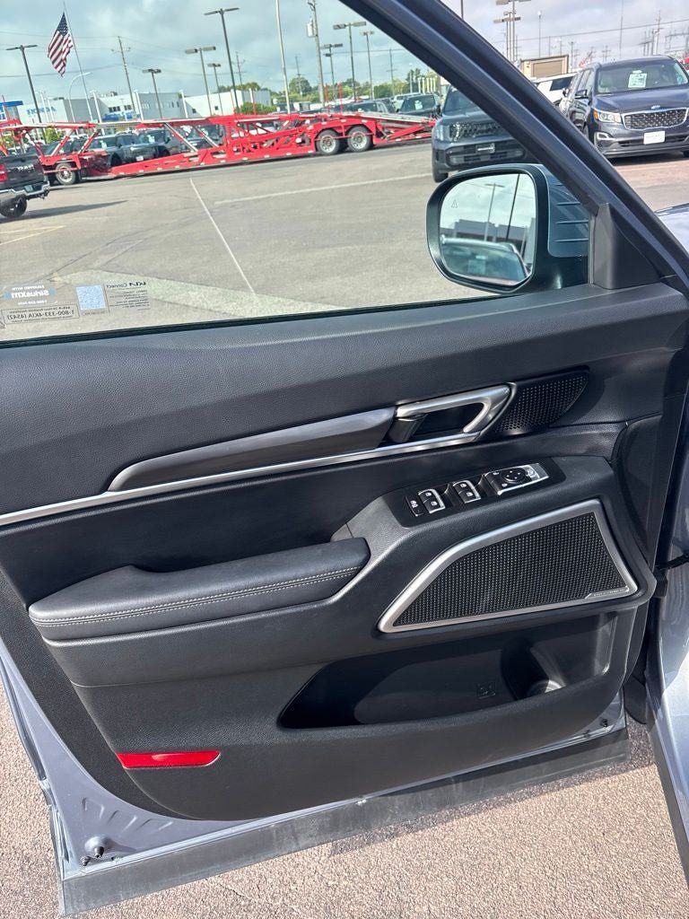 Used 2024 Kia Telluride S FWD image 11