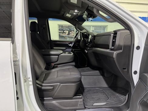 Used 2025 GMC Sierra 3500 SLE w/ SLE Value Package image 14