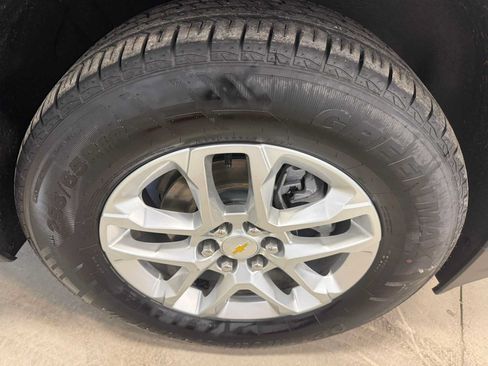 Used 2022 Chevrolet Traverse LS FWD image 12