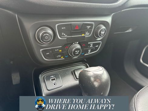 Used 2020 Jeep Compass Latitude image 17