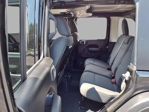 Used 2025 Jeep Wrangler Unlimited Rubicon AWD/4WD image 27