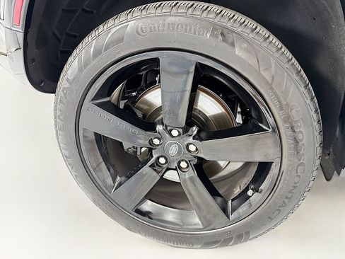 Certified 2024 Land Rover Defender 90 V8 AWD/4WD image 30