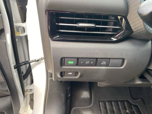 New 2025 Nissan Sentra SR image 19