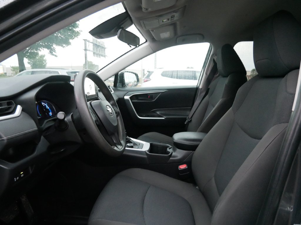 Used 2024 Toyota RAV4 LE AWD/4WD image 9