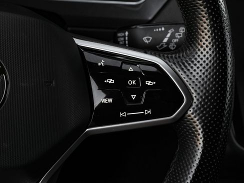 Used 2022 Volkswagen Tiguan SE R-Line image 19