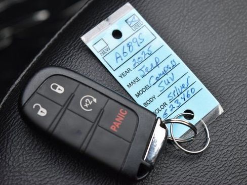 Used 2025 Jeep Compass Limited AWD/4WD image 36