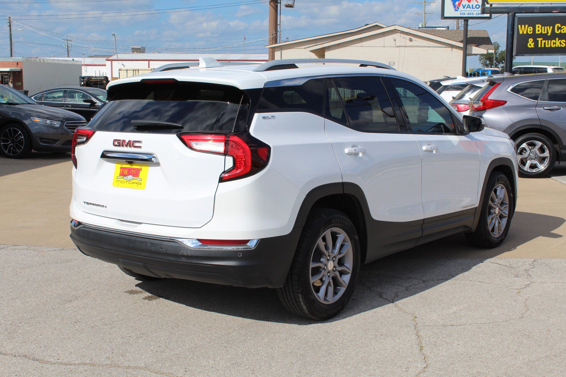 Used 2022 GMC Terrain SLT w/ Tech Package FWD image 5