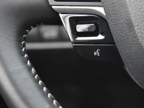 Used 2025 Toyota Camry SE image 30