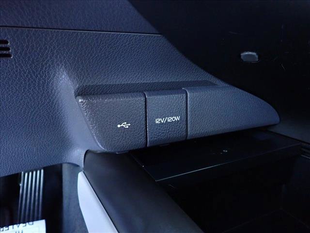 Used 2022 Toyota Camry XLE w/ Carpet Mat Package (TMS) FWD image 17