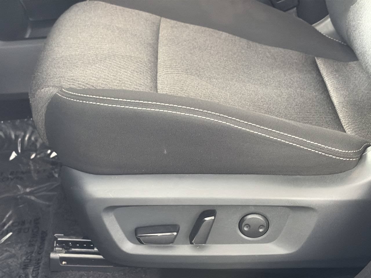 Used 2025 Nissan Rogue SV FWD image 18