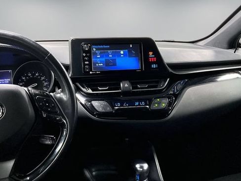 Used 2018 Toyota C-HR XLE FWD image 10