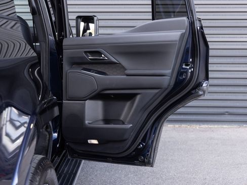 Used 2025 Lexus GX 550 w/ Accessory Package (31) image 29