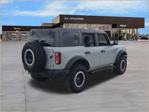 Used 2023 Ford Bronco Badlands image 9