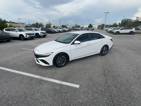 Used 2024 Hyundai Elantra SEL FWD image 4