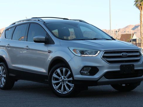 Used 2017 Ford Escape Titanium image 2