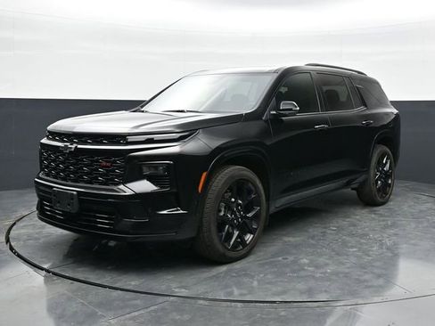 Used 2024 Chevrolet Traverse RS image 3