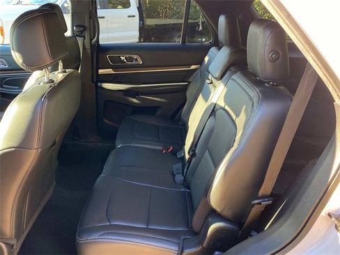 Used 2017 Ford Explorer Limited image 9