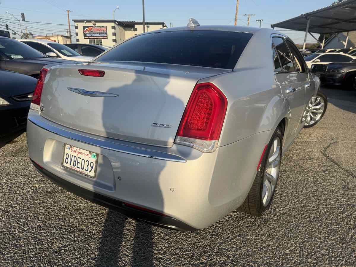 Used 2019 Chrysler 300 Limited w/ Safetytec Plus Group RWD image 9