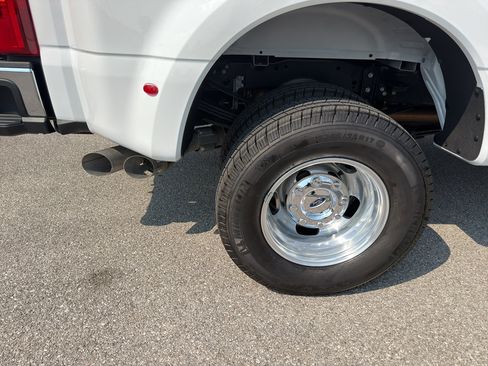 Used 2025 Ford F350 Lariat AWD/4WD image 31