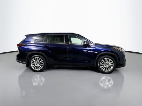 Used 2026 Toyota Highlander Platinum AWD/4WD image 3