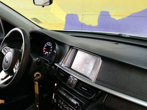 Used 2020 Kia Optima LX image 10