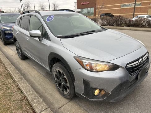 Used 2023 Subaru Crosstrek 2.0i Premium image 2