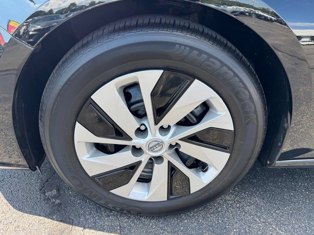 Used 2024 Nissan Altima 2.5 S FWD image 30