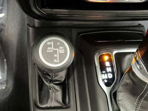 Used 2024 Jeep Wrangler Unlimited Sahara AWD/4WD image 51