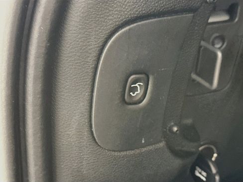 Used 2018 Jeep Cherokee Limited AWD/4WD image 30