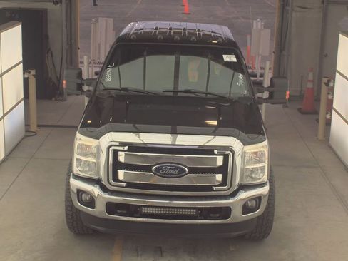 Used 2014 Ford F250 Lariat w/ Lariat Interior Package image 2