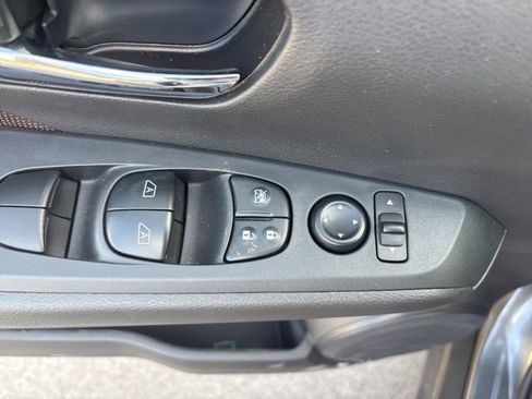 Used 2024 Nissan Kicks SR image 21