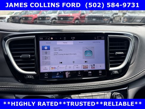 Used 2025 Chrysler Pacifica Select FWD image 30