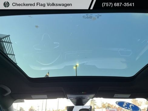 Used 2023 Volkswagen Tiguan SEL R-Line image 27