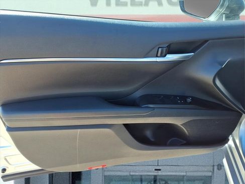 Used 2024 Toyota Camry SE image 12