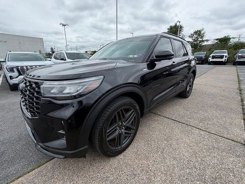 Used 2025 Ford Explorer ST-Line w/ Premium Package AWD/4WD image 7