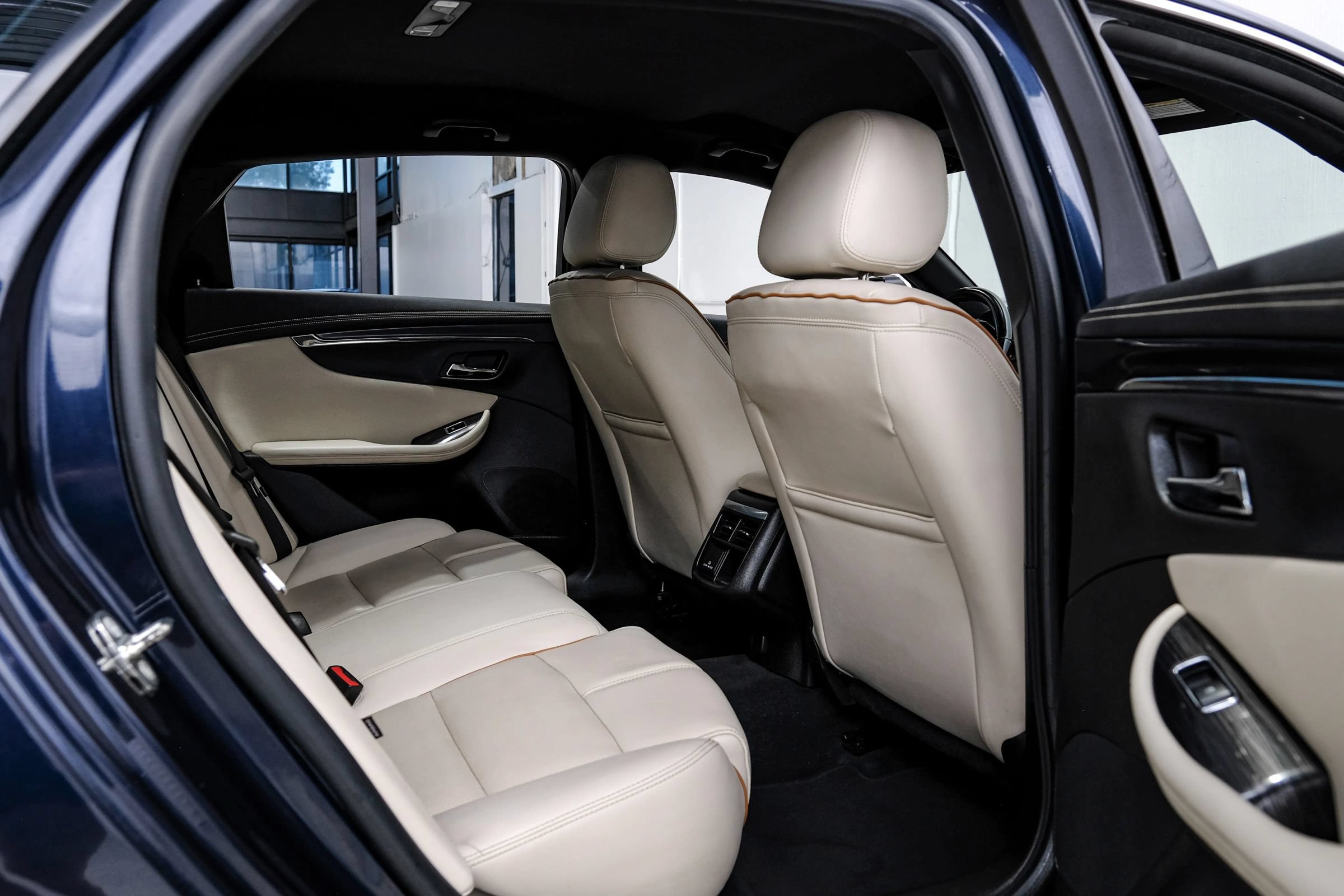 Used 2018 Chevrolet Impala Premier FWD image 41
