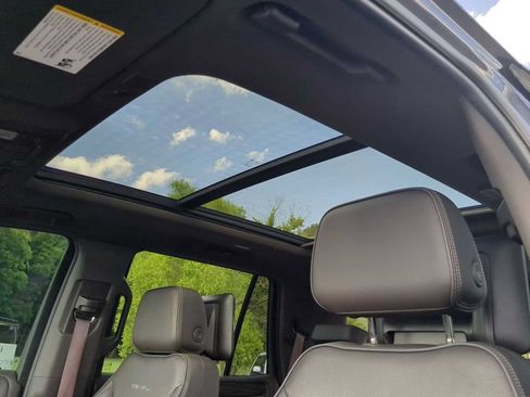 Used 2021 GMC Yukon Denali w/ Denali Premium Package AWD/4WD image 23