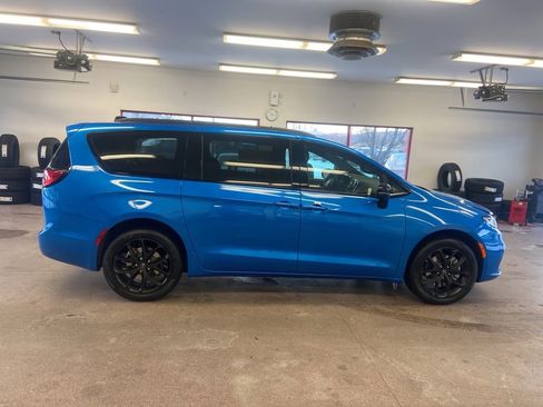 New 2026 Chrysler Pacifica Select image 16