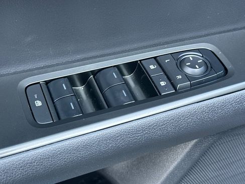 Certified 2025 Lexus UX 300h FWD w/ Accessory Package (Z2) image 15