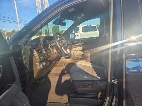 Used 2024 GMC Yukon SLT w/ SLT Luxury Package AWD/4WD image 7