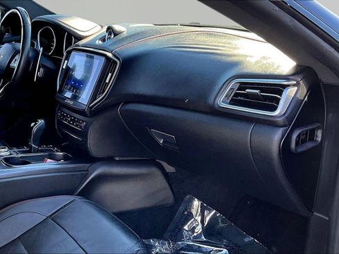 Used 2017 Maserati Ghibli image 25