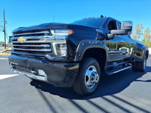 Used 2022 Chevrolet Silverado 3500 High Country w/ Snow Plow Prep/Camper Package image 5