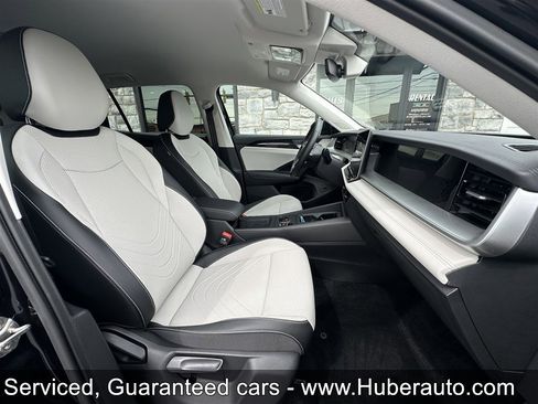 Used 2025 Volkswagen Tiguan SE AWD/4WD image 34