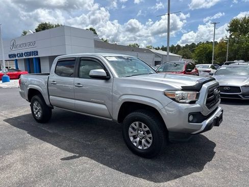 Used 2018 Toyota Tacoma SR5 RWD image 2