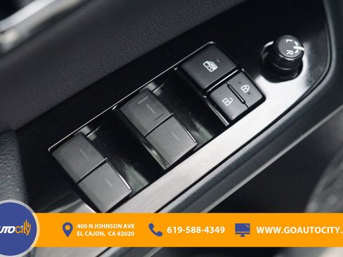 Used 2020 Toyota Prius Prime XLE FWD image 18